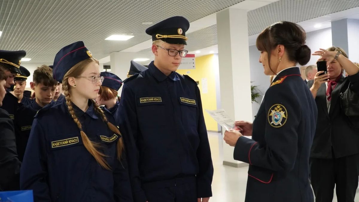 Более 250 школьников Свердловской области посвятили в кадеты Следственного комитета России Более 250 школьников Свердловской области посвятили в кадеты Следственного комитета России