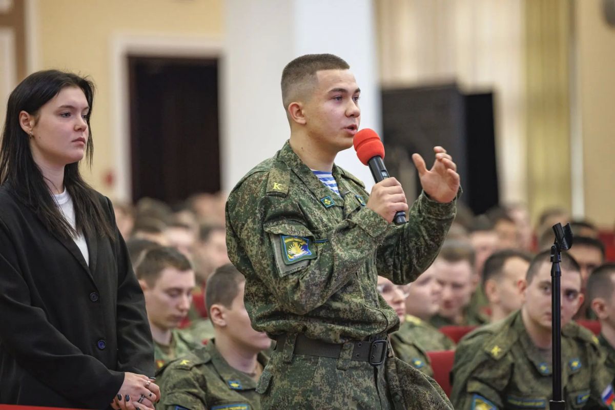 Алексей Орлов: С военным корреспондентом ВГТРК Андреем Руденко посетили Уральский федеральный университет Алексей Орлов: С военным корреспондентом ВГТРК Андреем Руденко посетили Уральский федеральный университет