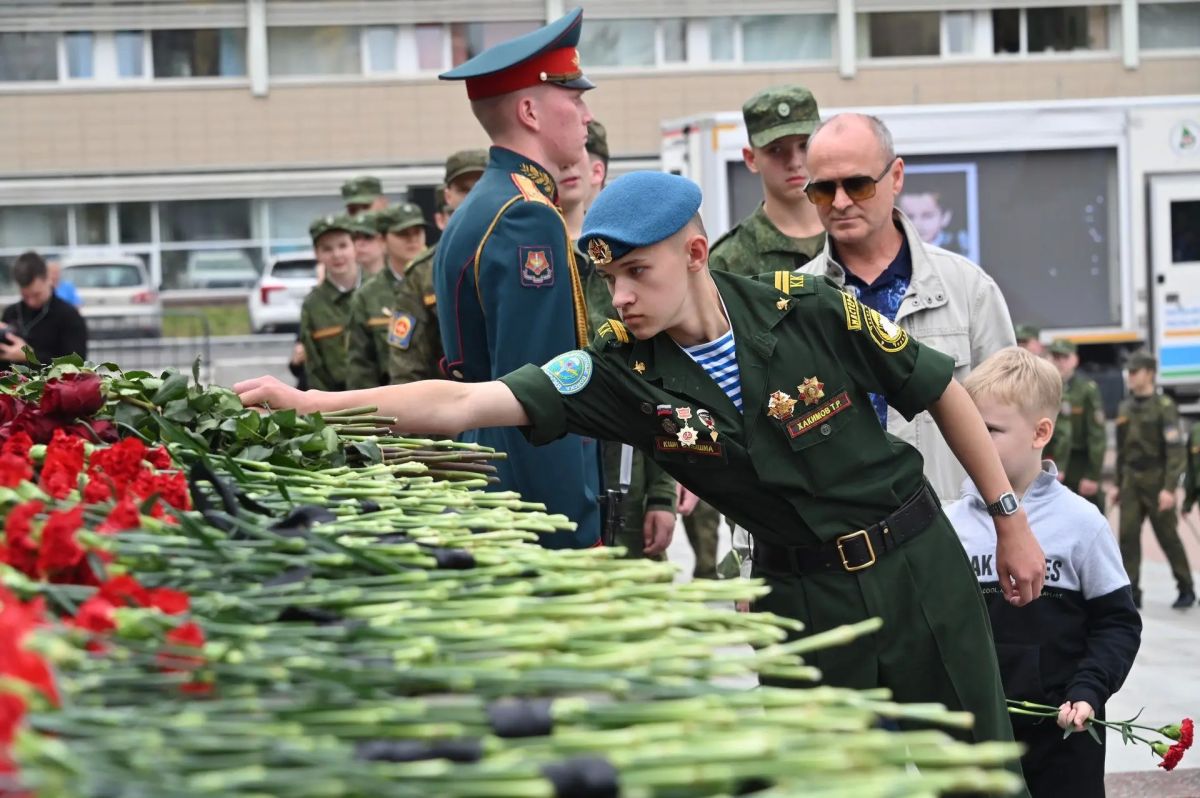 Уральцы почтили память жертв терактов и бойцов, погибших в антитеррористических операциях Уральцы почтили память жертв терактов и бойцов, погибших в антитеррористических операциях