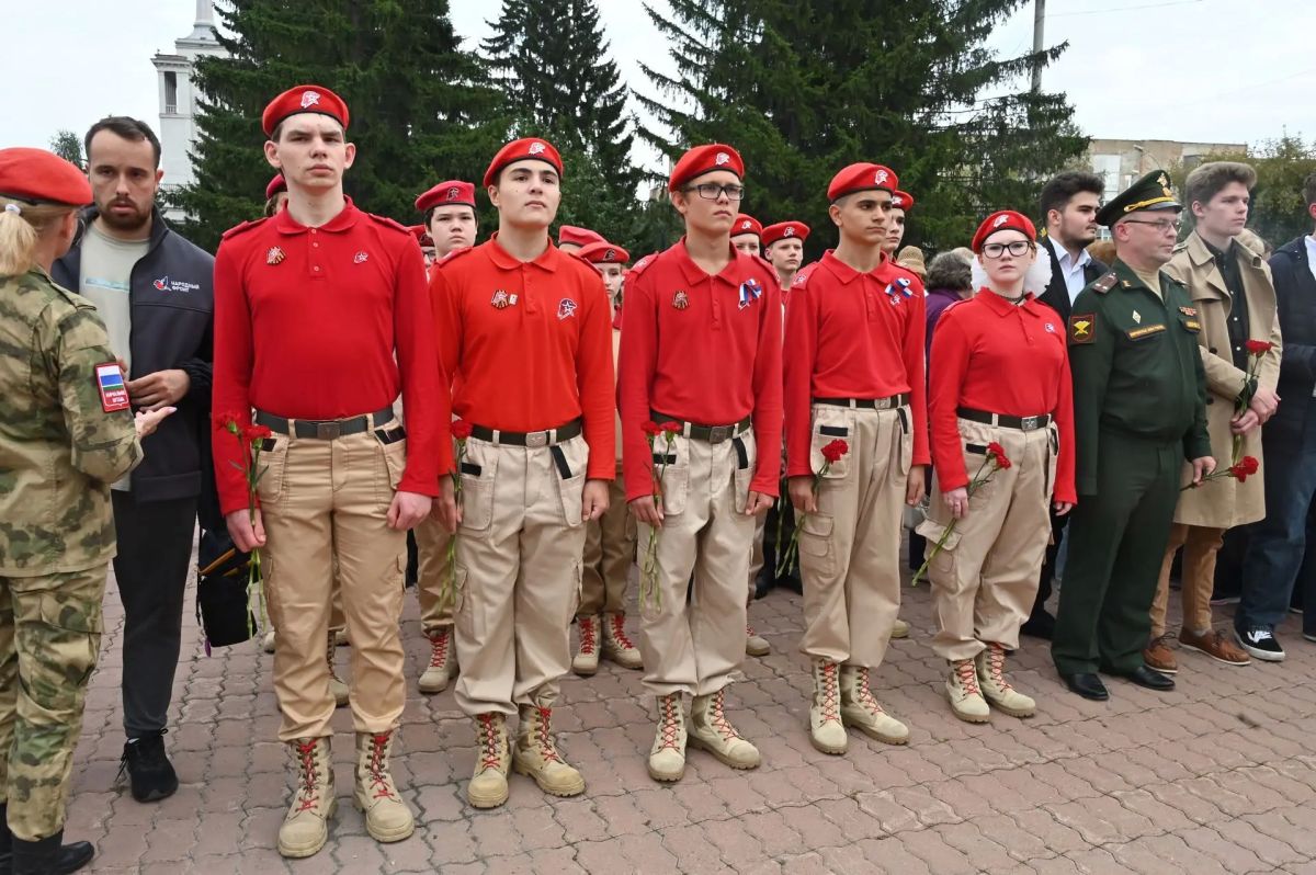 Уральцы почтили память жертв терактов и бойцов, погибших в антитеррористических операциях Уральцы почтили память жертв терактов и бойцов, погибших в антитеррористических операциях