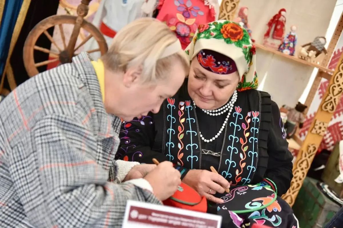 Денис Паслер: В нашем регионе живут более 100 национальностей, и все вносят вклад в историю Свердловской области своим трудом, обычаями, культурой, традициями Денис Паслер: В нашем регионе живут более 100 национальностей, и все вносят вклад в историю Свердловской области своим трудом, обычаями, культурой, традициями