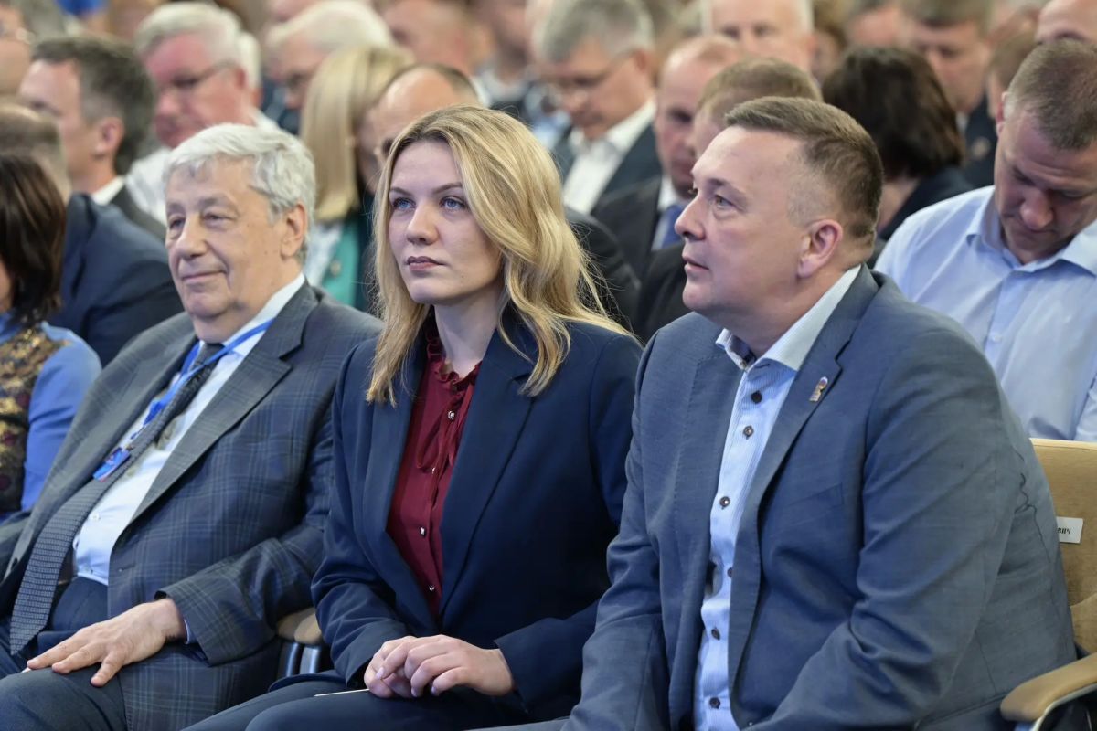 Денис Паслер: Благодаря неравнодушию, поддержке жителей Свердловской области была сформирована новая Народная программа партии «Единая Россия» на Среднем Урале Денис Паслер: Благодаря неравнодушию, поддержке жителей Свердловской области была сформирована новая Народная программа партии «Единая Россия» на Среднем Урале