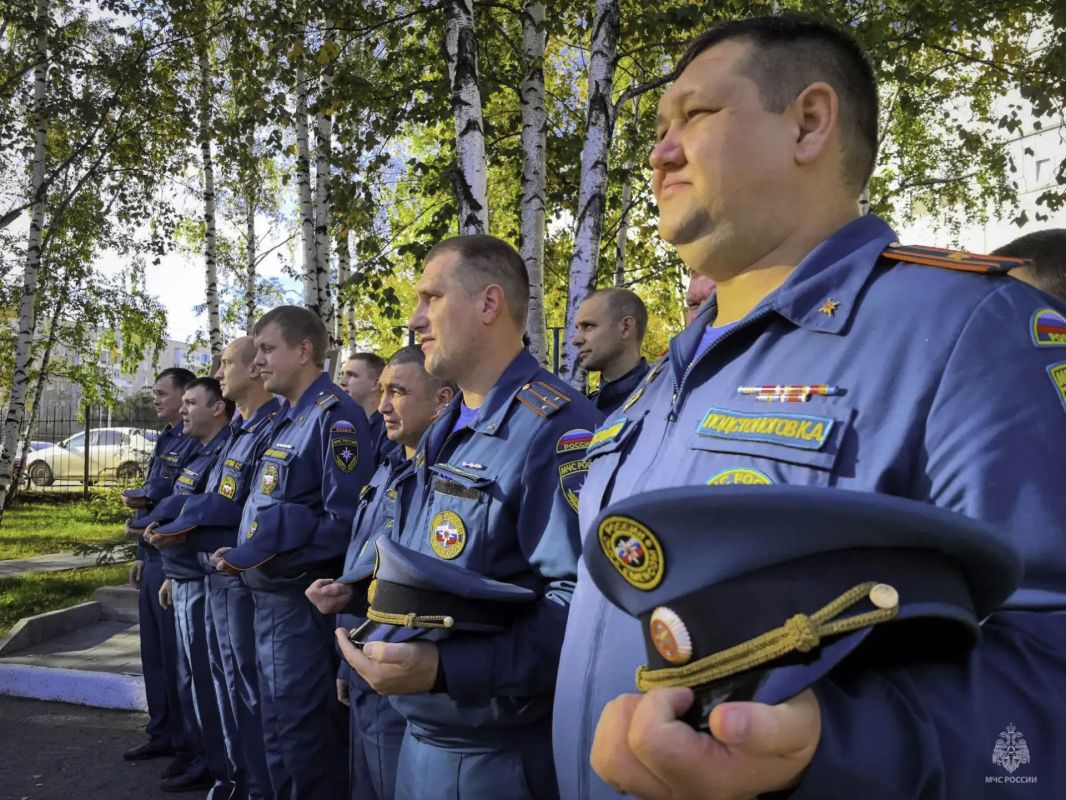 Сегодня в г.Екатеринбурге в память о трагически ушедшем Министре МЧС России Евгении Зиничеве прошла панихида в Храме-Памятнике на Крови во имя Всех Святых в Земле Российской Просиявших Сегодня в г.Екатеринбурге в память о трагически ушедшем Министре МЧС России Евгении Зиничеве прошла панихида в Храме-Памятнике на Крови во имя Всех Святых в Земле Российской Просиявших