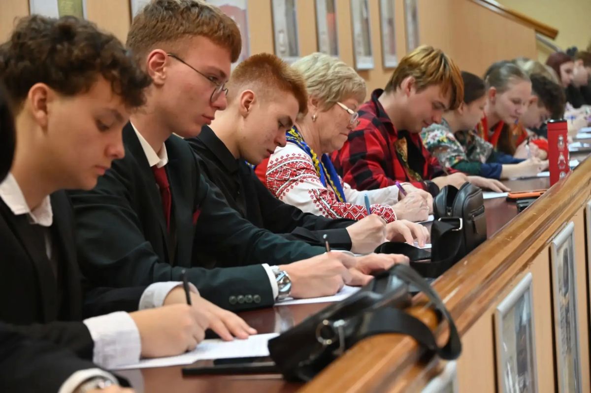 «Россия – дом народов». Свердловчане проверили знание языков народов России на всероссийском диктанте «Россия – дом народов». Свердловчане проверили знание языков народов России на всероссийском диктанте