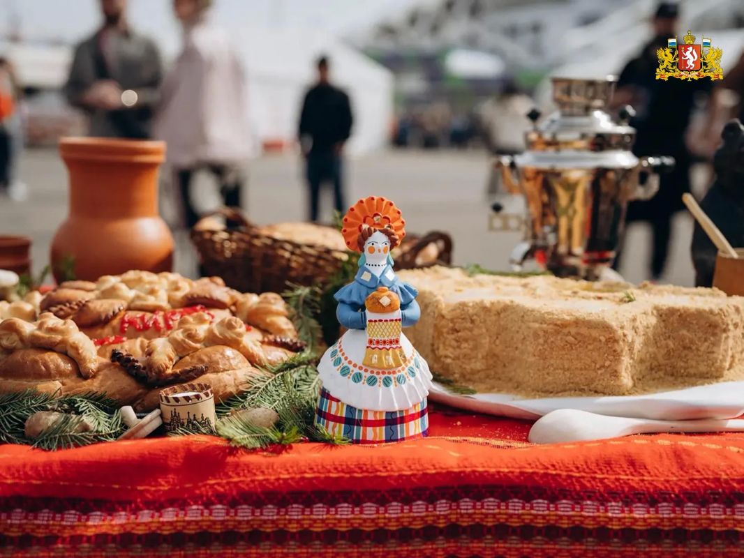 Уральские шаньги, сирийский фалафель и бабагануш, белорусские драники, удмуртские перепечи и арктическая уха! Уральские шаньги, сирийский фалафель и бабагануш, белорусские драники, удмуртские перепечи и арктическая уха!