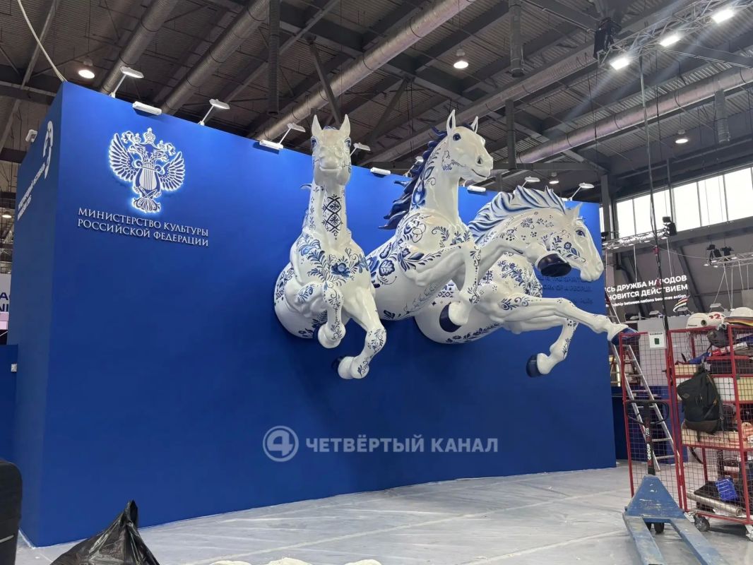 Показываем, «Екатеринбург-ЭКСПО» к Международному фестивалю молодёжи 4 канал побывал на главной площадке МФМ, где подготовка к открытию идёт полным ходом. В трёх павильонах разместятся 110 стендов Показываем, «Екатеринбург-ЭКСПО» к Международному фестивалю молодёжи 4 канал побывал на главной площадке МФМ, где подготовка к открытию идёт полным ходом. В трёх павильонах разместятся 110 стендов