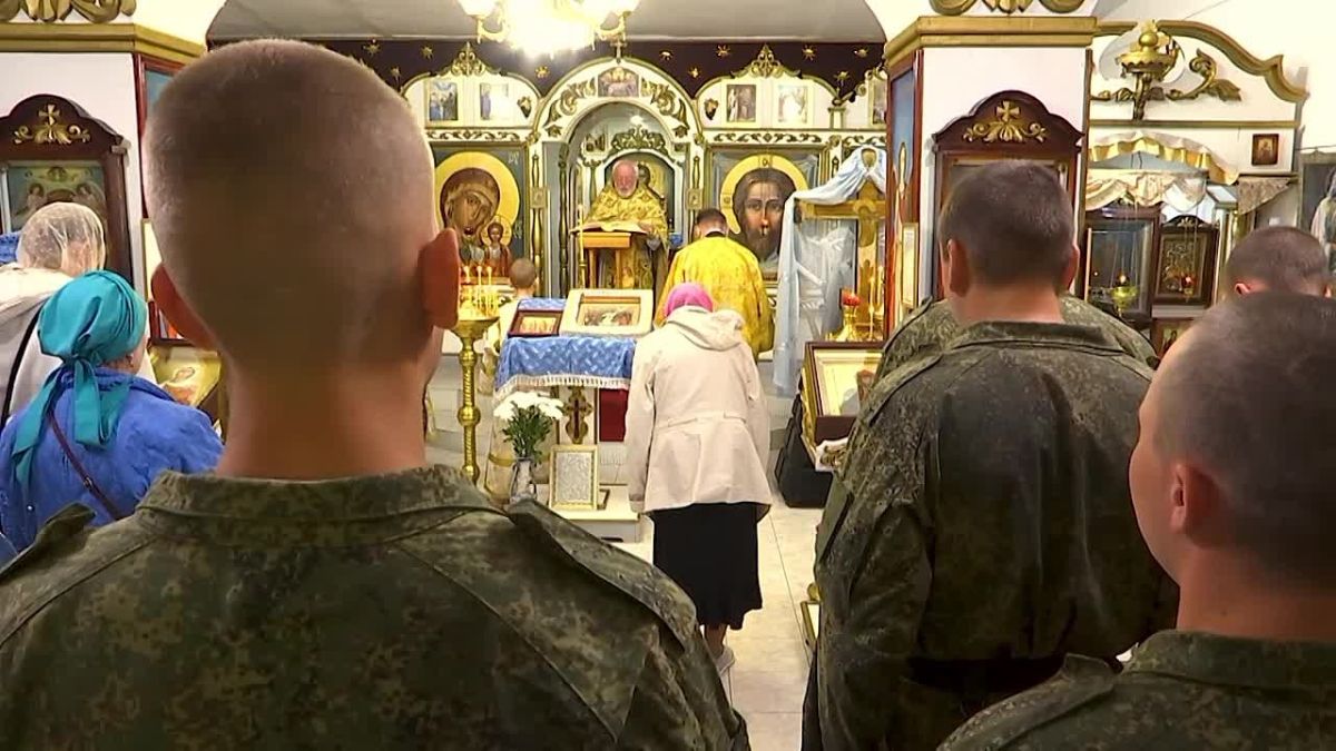 Российские бойцы приняли участие в богослужении по случаю обретения мощей Дмитрия Донского