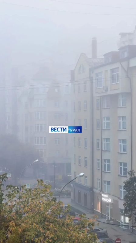 Из-за сильного утреннего тумана несколько рейсов не смогли приземлиться в аэропорту Кольцово Из-за сильного утреннего тумана несколько рейсов не смогли приземлиться в аэропорту Кольцово
