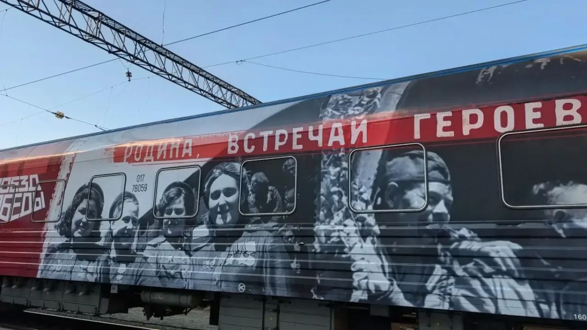 Денис Паслер: Средний Урал чтит подвиг советского народа в годы Великой Отечественной войны, и многим будет интересна уникальная передвижная выставка «Поезд Победы», которая сегодня прибыла на железнодорожный вокзал...