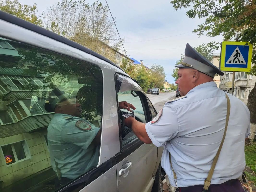 В День трезвости автоинспекторы в Свердловской области напоминают водителям о недопустимости алкоголя за рулем В День трезвости автоинспекторы в Свердловской области напоминают водителям о недопустимости алкоголя за рулем
