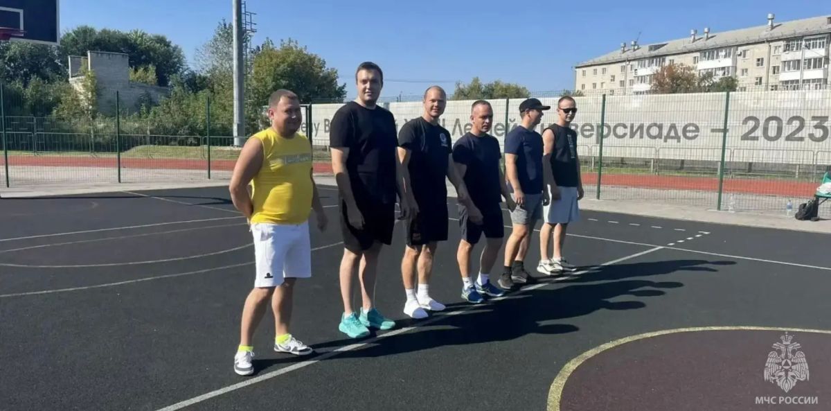 Сила — в команде!. В Ирбите у 54 пожарно-спасательного отряда прошёл волейбольный турнир, объединивший 6 команд огнеборцев Сила — в команде!. В Ирбите у 54 пожарно-спасательного отряда прошёл волейбольный турнир, объединивший 6 команд огнеборцев