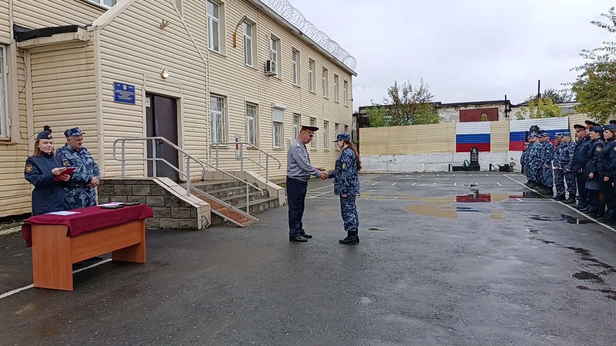 В Кировградской ВК молодые сотрудники приняли присягу В Кировградской ВК молодые сотрудники приняли присягу