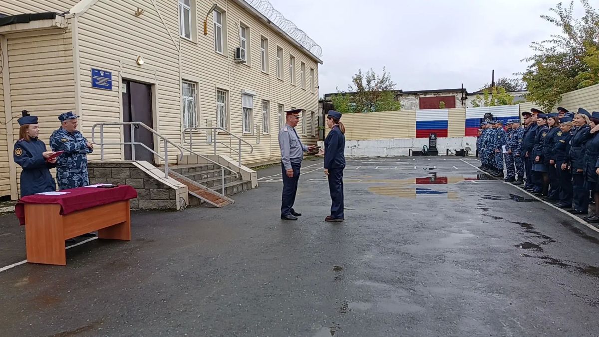 В Кировградской ВК молодые сотрудники приняли присягу В Кировградской ВК молодые сотрудники приняли присягу