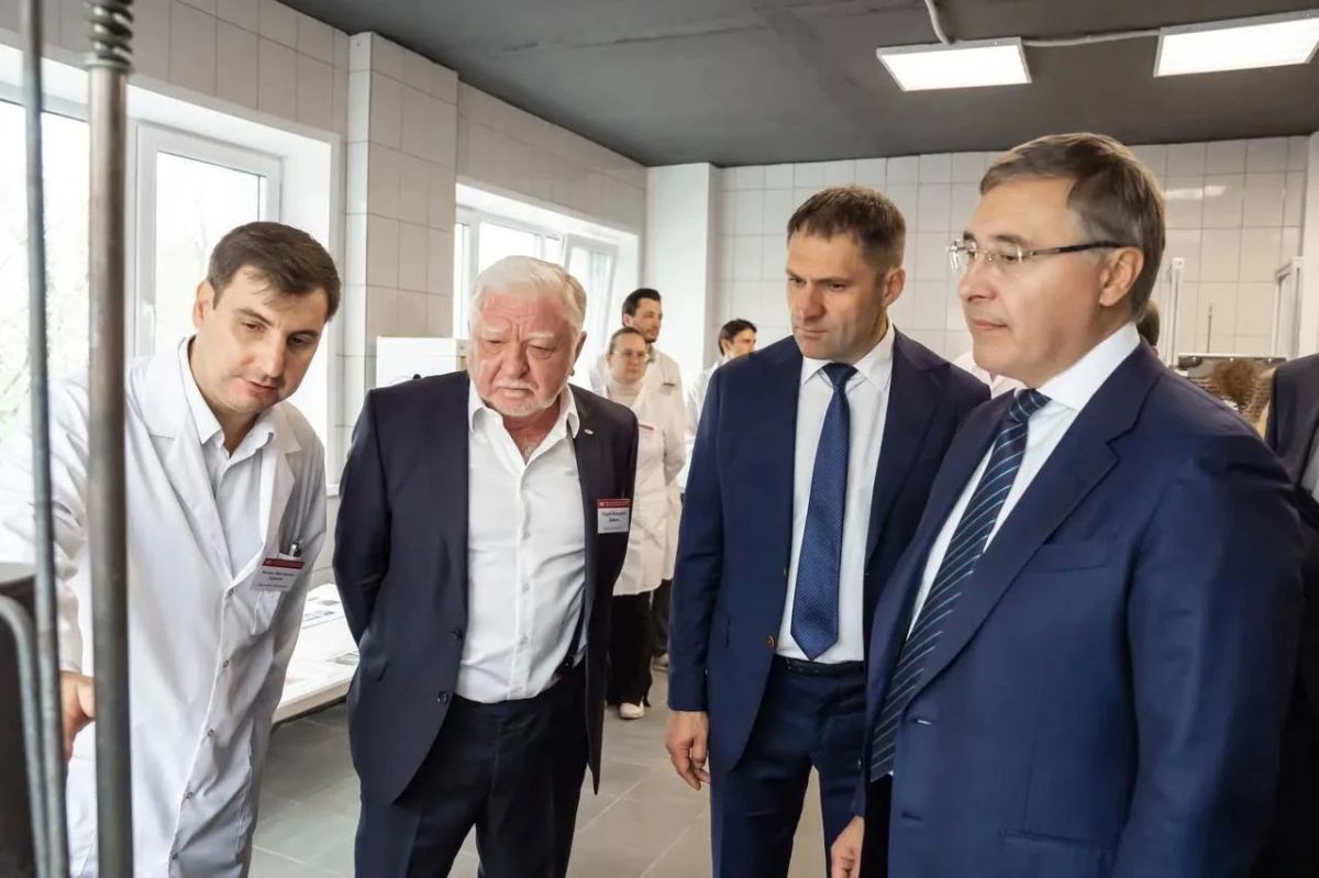 Валерий Фальков посетил подведомственные Минобрнауки научные институты, расположенные в Свердловской области Валерий Фальков посетил подведомственные Минобрнауки научные институты, расположенные в Свердловской области