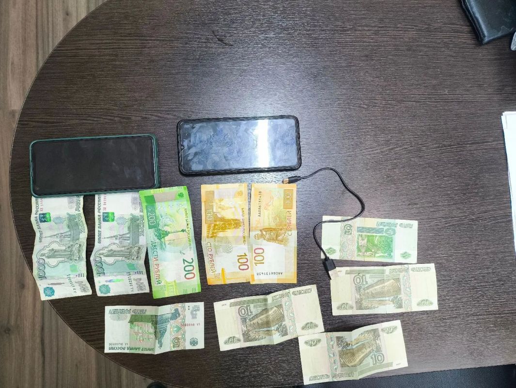 Деньги и телефоны обвиняемому в екатеринбургский СИЗО-1 принес на свидание гражданин Деньги и телефоны обвиняемому в екатеринбургский СИЗО-1 принес на свидание гражданин