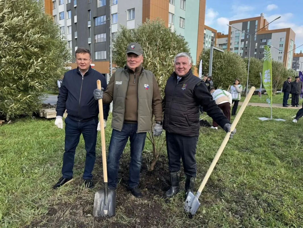 «Аллею народного единства» заложили в Преображенском парке Екатеринбурга «Аллею народного единства» заложили в Преображенском парке Екатеринбурга