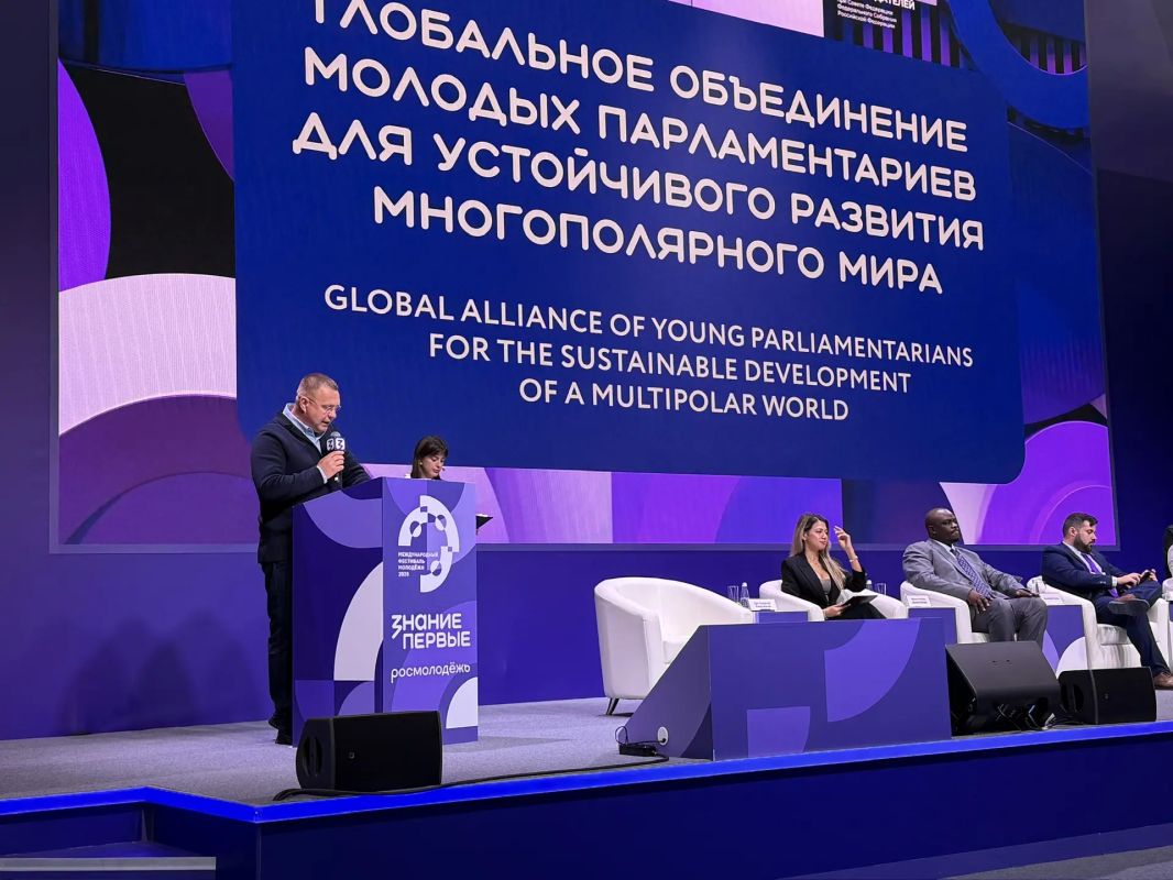Игорь Кастюкевич: Палата молодых законодателей при Совете Федерации станет точкой сборки при создании Всемирной ассоциации молодых законодателей Игорь Кастюкевич: Палата молодых законодателей при Совете Федерации станет точкой сборки при создании Всемирной ассоциации молодых законодателей