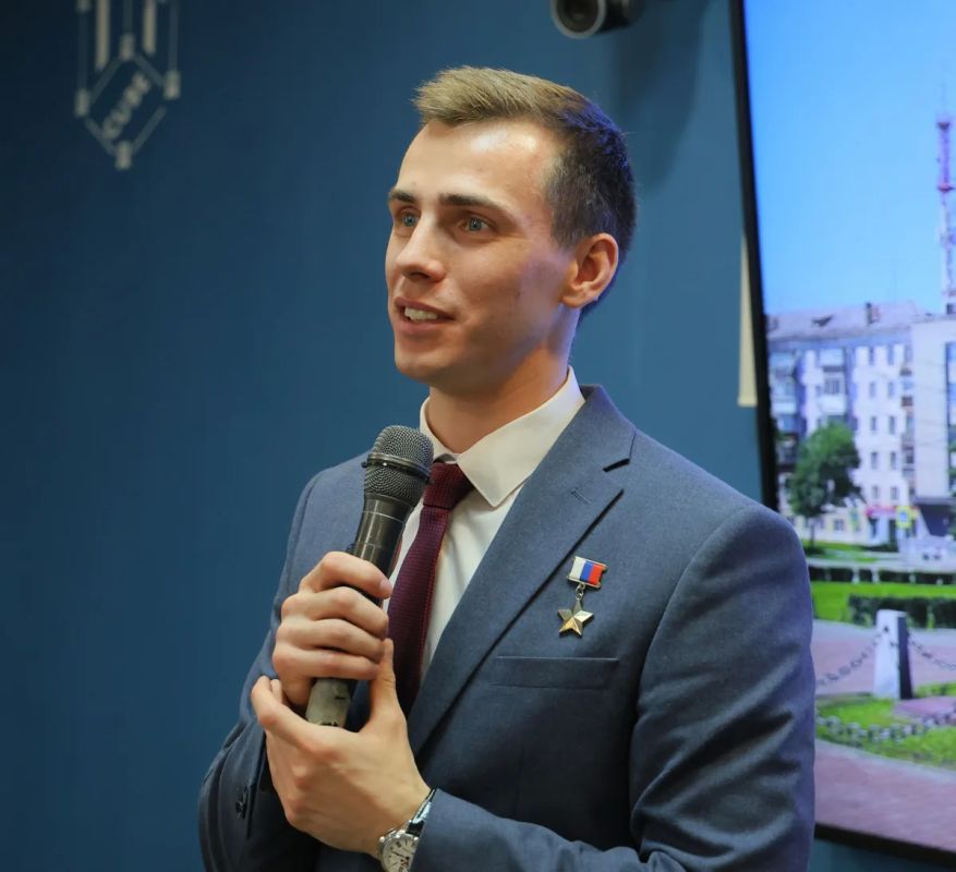 Владислав Пинаев: Рад был пожать руку Герою России Владиславу Головину Владислав Пинаев: Рад был пожать руку Герою России Владиславу Головину