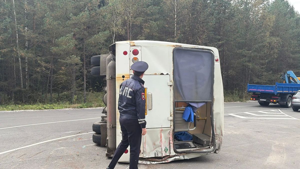 Лишение права управления грозит водителю пассажирского автобуса, попавшего в ДТП на трассе «Николо-Павловское — Петрокаменское — Алапаевск» Лишение права управления грозит водителю пассажирского автобуса, попавшего в ДТП на трассе «Николо-Павловское — Петрокаменское — Алапаевск»