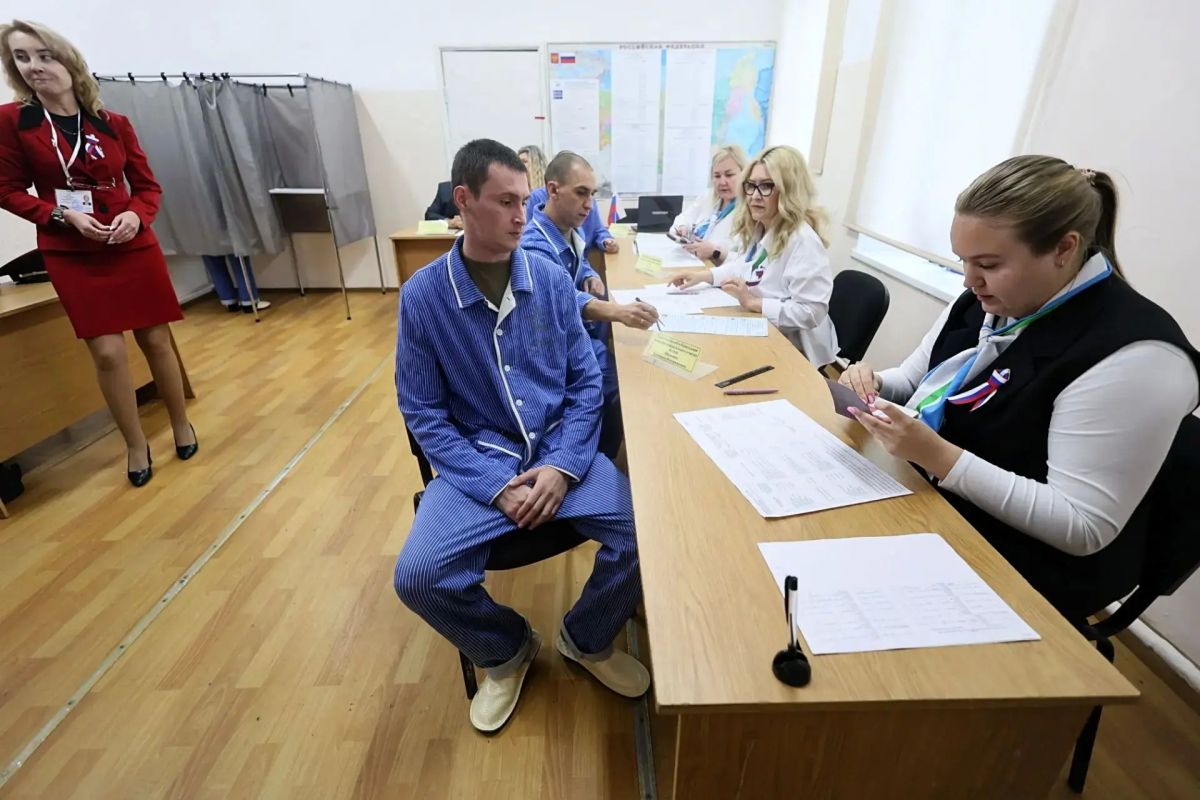 Артём Жога: Сегодня с утра приехал на избирательный участок в 354-м окружном военном клиническом госпитале ЦВО Министерства обороны РФ в Екатеринбурге Артём Жога: Сегодня с утра приехал на избирательный участок в 354-м окружном военном клиническом госпитале ЦВО Министерства обороны РФ в Екатеринбурге