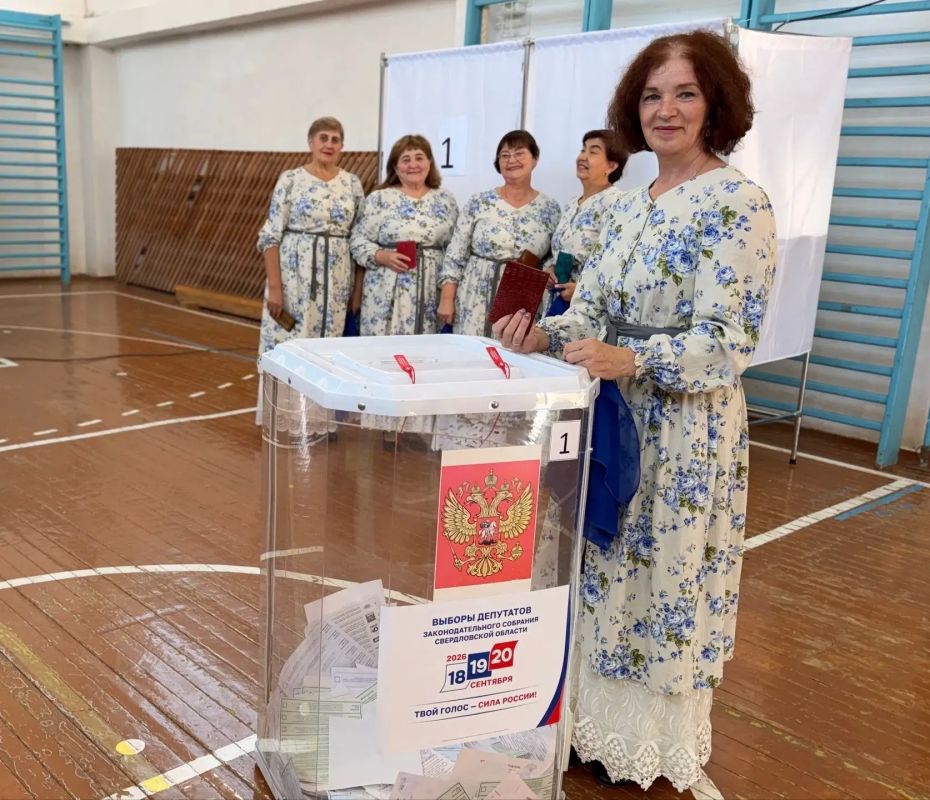 На многих избирательных участках сегодня праздничная атмосфера! Помещения для голосования украшены, члены участковых комиссий стараются сделать всё, чтобы приходить на выборы было приятно и комфортно На многих избирательных участках сегодня праздничная атмосфера! Помещения для голосования украшены, члены участковых комиссий стараются сделать всё, чтобы приходить на выборы было приятно и комфортно