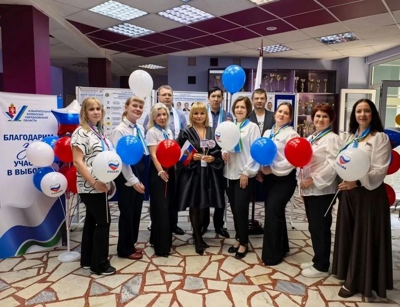 На многих избирательных участках сегодня праздничная атмосфера! Помещения для голосования украшены, члены участковых комиссий стараются сделать всё, чтобы приходить на выборы было приятно и комфортно На многих избирательных участках сегодня праздничная атмосфера! Помещения для голосования украшены, члены участковых комиссий стараются сделать всё, чтобы приходить на выборы было приятно и комфортно