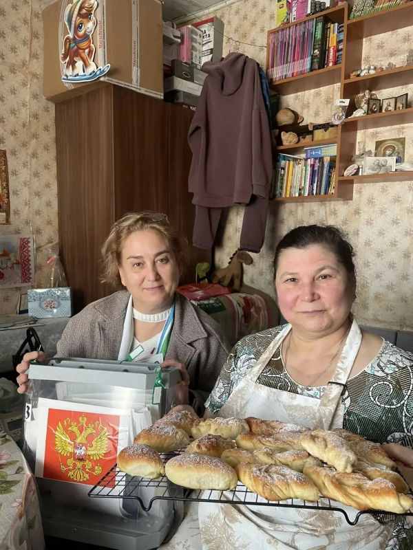 С заботой и теплом: как проходит голосование на дому С заботой и теплом: как проходит голосование на дому