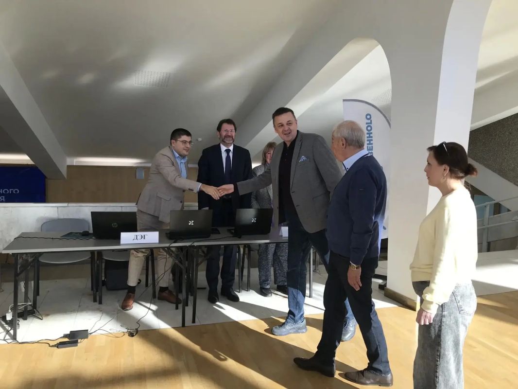 Вице-губернатор Свердловской области Василий Козлов посетил Центр общественного наблюдения Вице-губернатор Свердловской области Василий Козлов посетил Центр общественного наблюдения