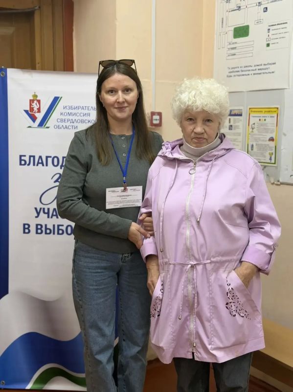 Когда помощь рядом: волонтеры выборов встречают избирателей на избирательных участках Когда помощь рядом: волонтеры выборов встречают избирателей на избирательных участках