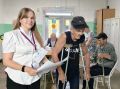 Когда помощь рядом: волонтеры выборов встречают избирателей на избирательных участках