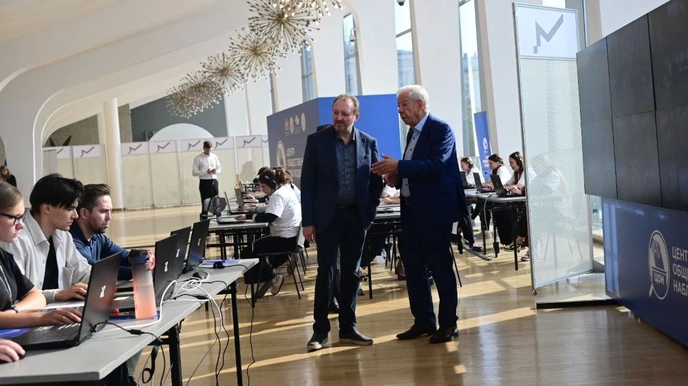 Заместитель полномочного представителя Президента в УрФО Борис Кириллов посетил ЦОН