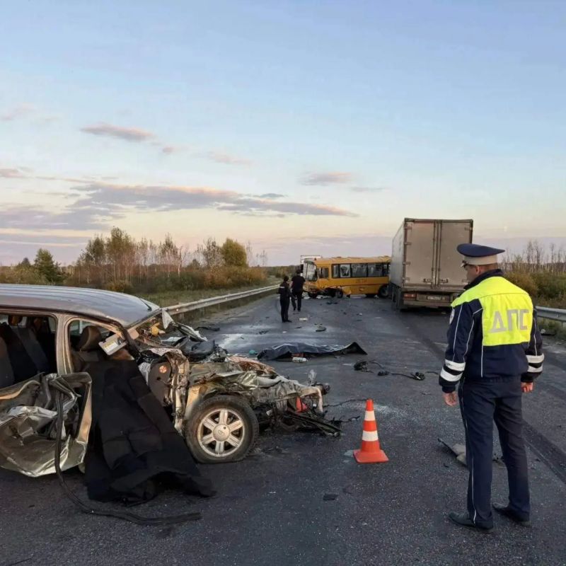 Три человека погибли в аварии со школьным автобусом на трассе Екатеринбург — Шадринск — Курган