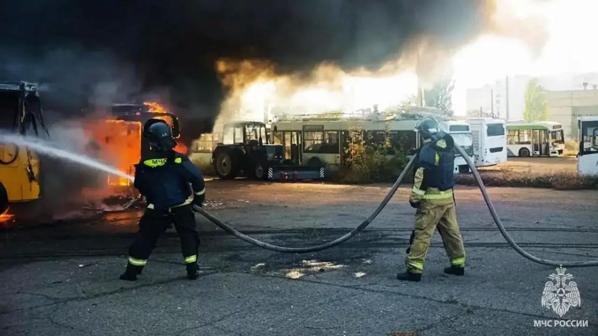 Три человека ранены в ЛНР из-за обстрела ВСУ Три человека ранены в ЛНР из-за обстрела ВСУ
