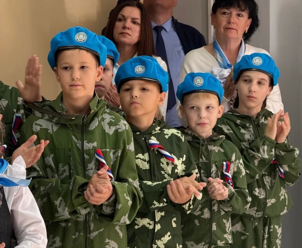 Торжественная церемония открытия выставки проекта Знание.Герои состоялась 21 сентября на площадке екатеринбургского лицея №180 «Полифорум» Торжественная церемония открытия выставки проекта Знание.Герои состоялась 21 сентября на площадке екатеринбургского лицея №180 «Полифорум»