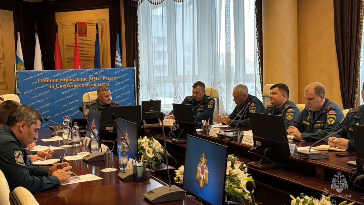 В Екатеринбурге проходят сборы заместителей начальников Главных управлений МЧС России по антикризисному управлению В Екатеринбурге проходят сборы заместителей начальников Главных управлений МЧС России по антикризисному управлению