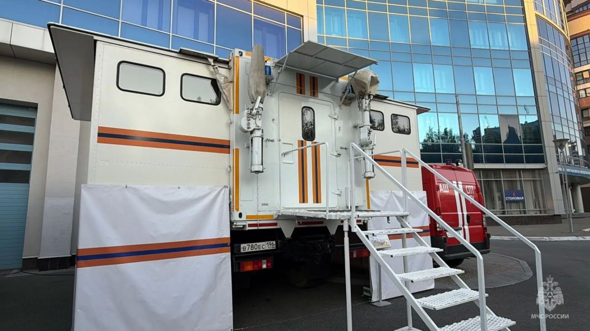 В Екатеринбурге проходят сборы заместителей начальников Главных управлений МЧС России по антикризисному управлению В Екатеринбурге проходят сборы заместителей начальников Главных управлений МЧС России по антикризисному управлению