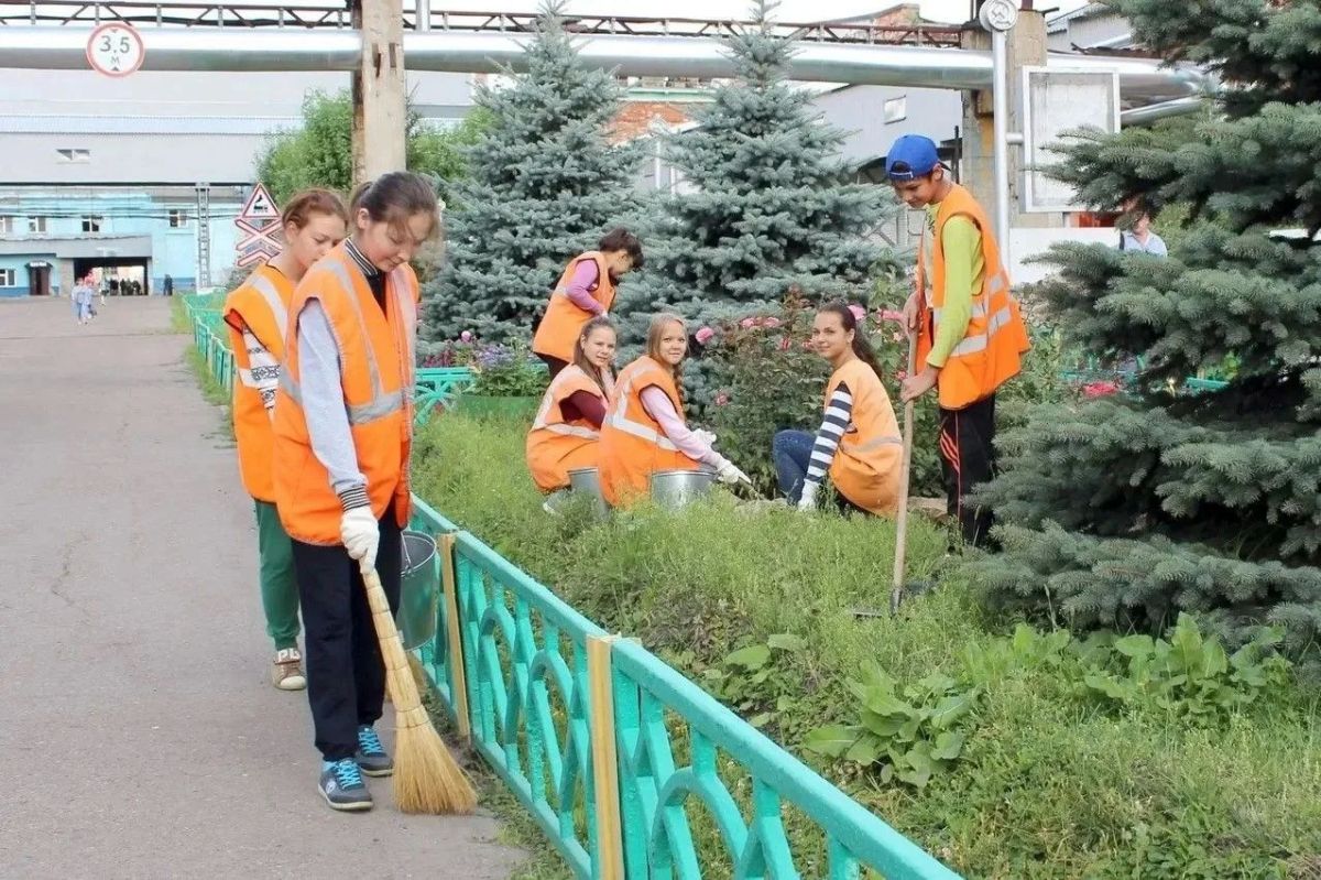 Более 17,5 тысяч свердловских подростков этим летом вышли на работу Более 17,5 тысяч свердловских подростков этим летом вышли на работу