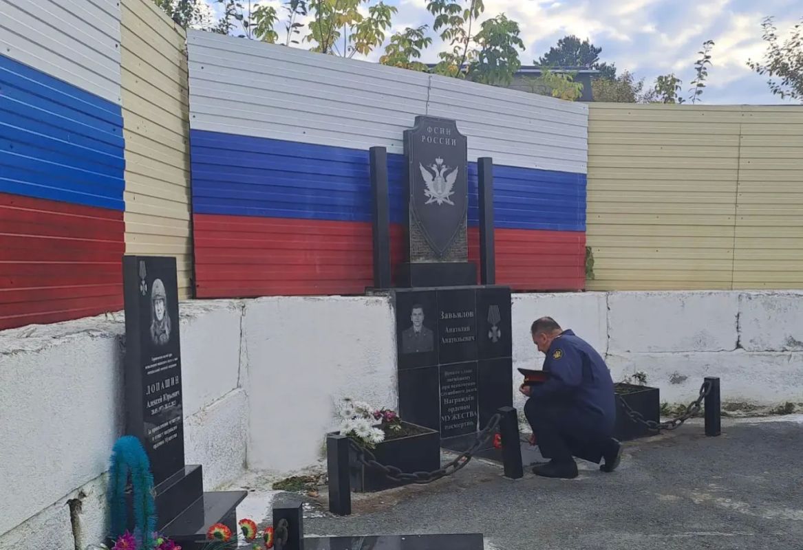 В Кировградской ВК почтили память сотрудников, погибших при исполнении служебных обязанностей В Кировградской ВК почтили память сотрудников, погибших при исполнении служебных обязанностей