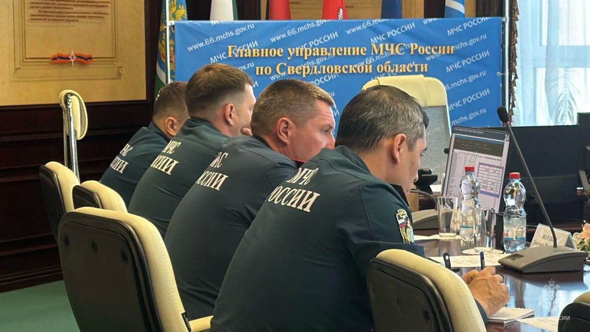 В Екатеринбурге проходят сборы заместителей начальников Главных управлений МЧС России по антикризисному управлению В Екатеринбурге проходят сборы заместителей начальников Главных управлений МЧС России по антикризисному управлению