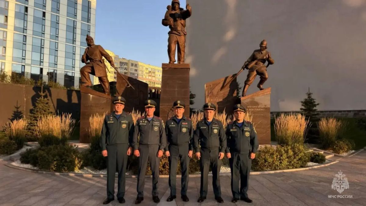 В Екатеринбурге проходят сборы заместителей начальников Главных управлений МЧС России по антикризисному управлению В Екатеринбурге проходят сборы заместителей начальников Главных управлений МЧС России по антикризисному управлению