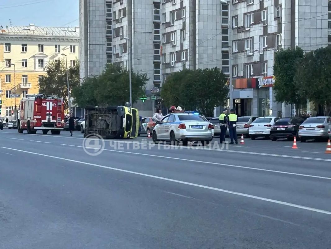 «Везли беременную»: водитель перевернувшегося реанимобиля рассказал подробности ДТП «Везли беременную»: водитель перевернувшегося реанимобиля рассказал подробности ДТП