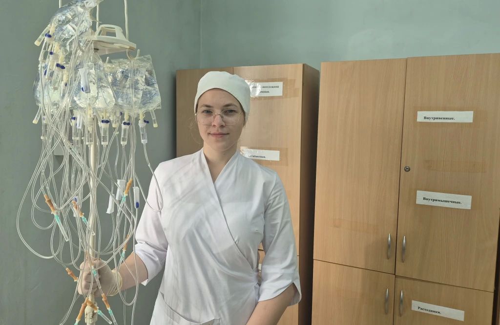 #ОтПервогоЛица. Пока 7 тысяч будущих медиков учатся в Свердловском областном медицинском колледже и Уральском государственном медуниверситете, их коллеги, получив дипломы летом, уже пришли работать в больницы региона #ОтПервогоЛица. Пока 7 тысяч будущих медиков учатся в Свердловском областном медицинском колледже и Уральском государственном медуниверситете, их коллеги, получив дипломы летом, уже пришли работать в больницы региона