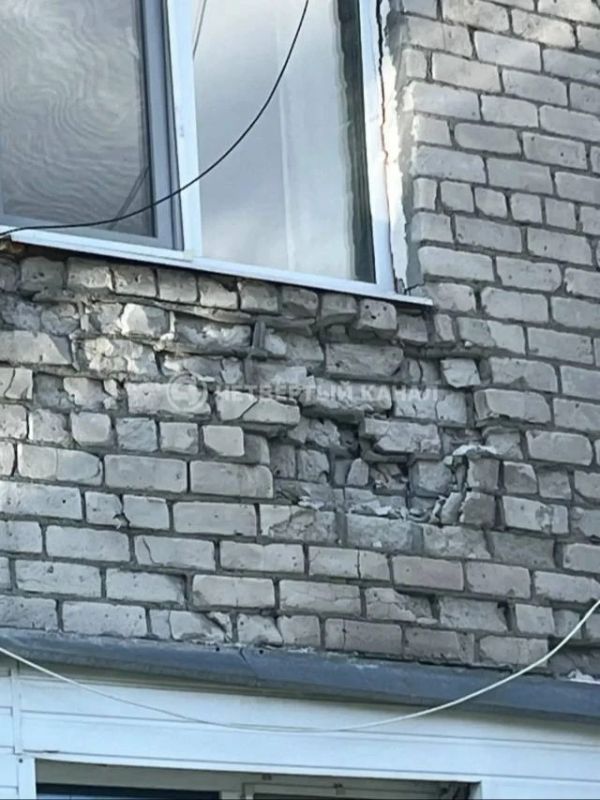 Жилой дом рушится в Белоярском: в аварийной квартире без света осталась пенсионерка-инвалид Жилой дом рушится в Белоярском: в аварийной квартире без света осталась пенсионерка-инвалид