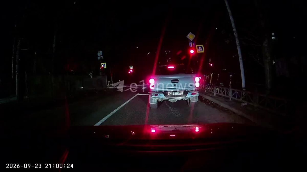 Жителей Екатеринбурга напугала яркая вспышка света и грохот в микрорайоне Пионерский