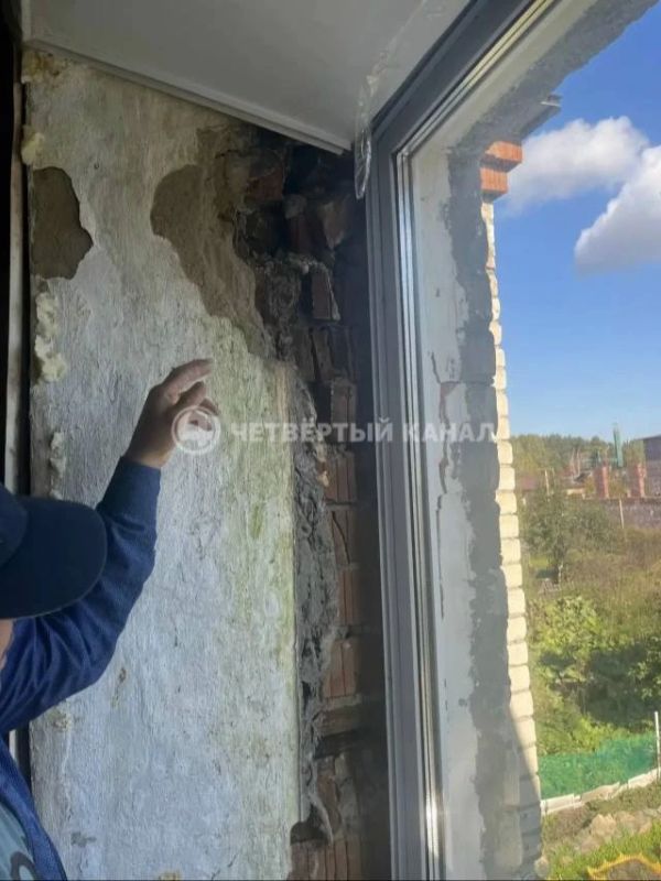 Жилой дом рушится в Белоярском: в аварийной квартире без света осталась пенсионерка-инвалид Жилой дом рушится в Белоярском: в аварийной квартире без света осталась пенсионерка-инвалид
