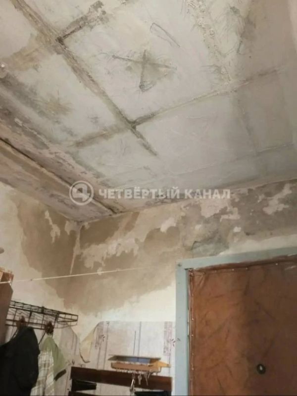 Жилой дом рушится в Белоярском: в аварийной квартире без света осталась пенсионерка-инвалид Жилой дом рушится в Белоярском: в аварийной квартире без света осталась пенсионерка-инвалид