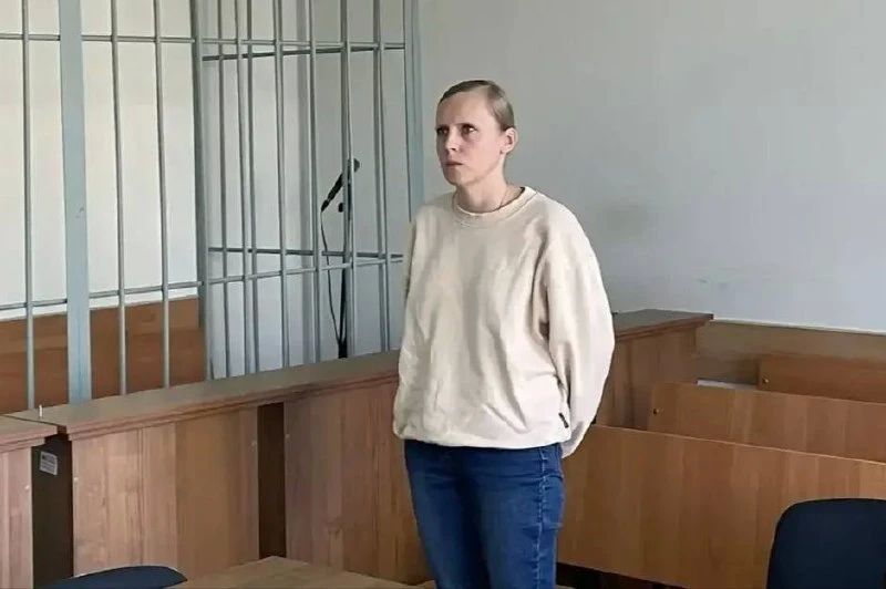 В Свердловской области инспектор Ростехнадзора осуждена на 8 лет за взятку в 1,4 млн рублей, следствие установило, что госслужащая сливала конкурентам информацию о застройщиках