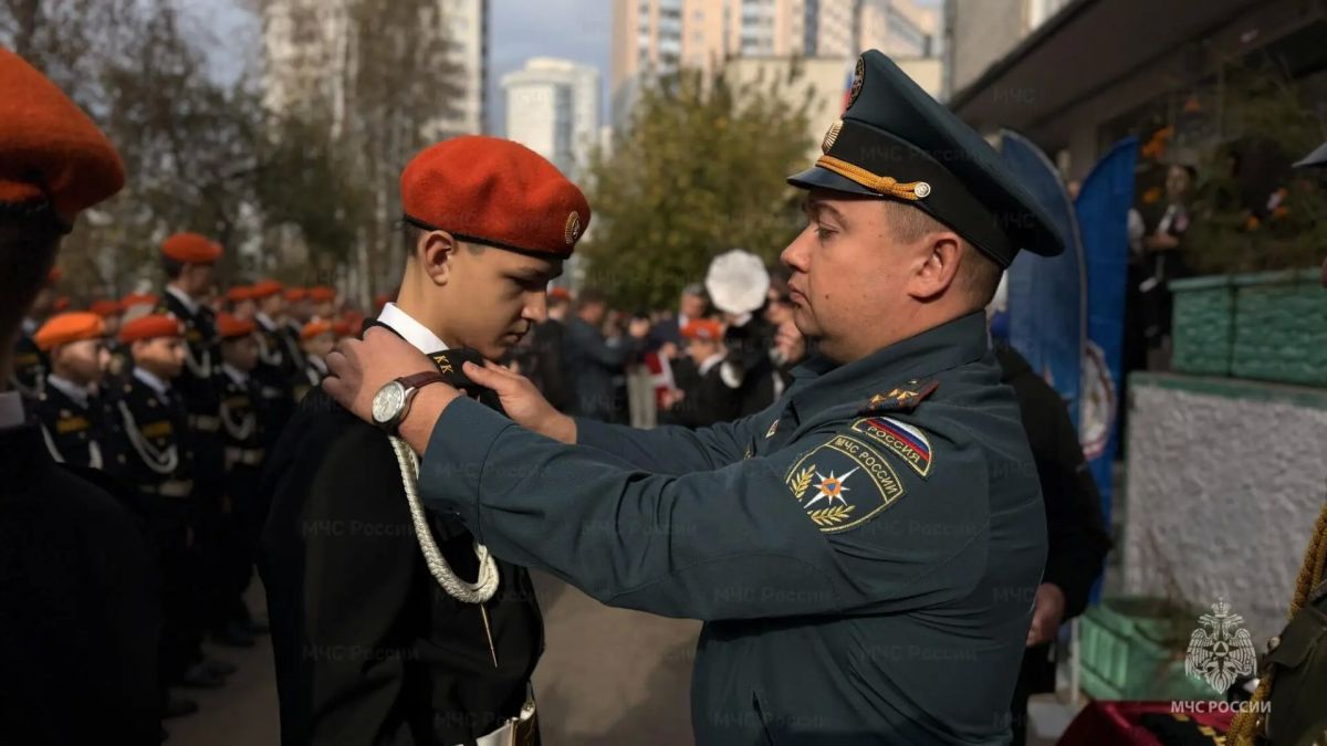 В уральском техникуме «Рифей» юные кадеты приняли клятву и получили первые погоны В уральском техникуме «Рифей» юные кадеты приняли клятву и получили первые погоны