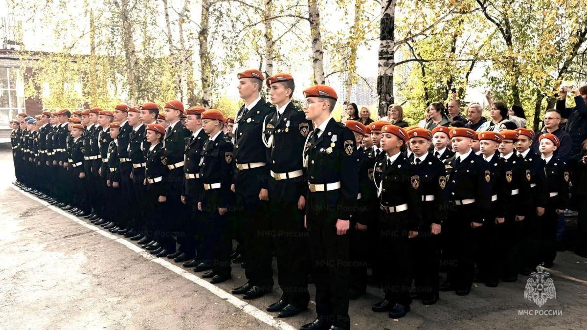 В уральском техникуме «Рифей» юные кадеты приняли клятву и получили первые погоны В уральском техникуме «Рифей» юные кадеты приняли клятву и получили первые погоны