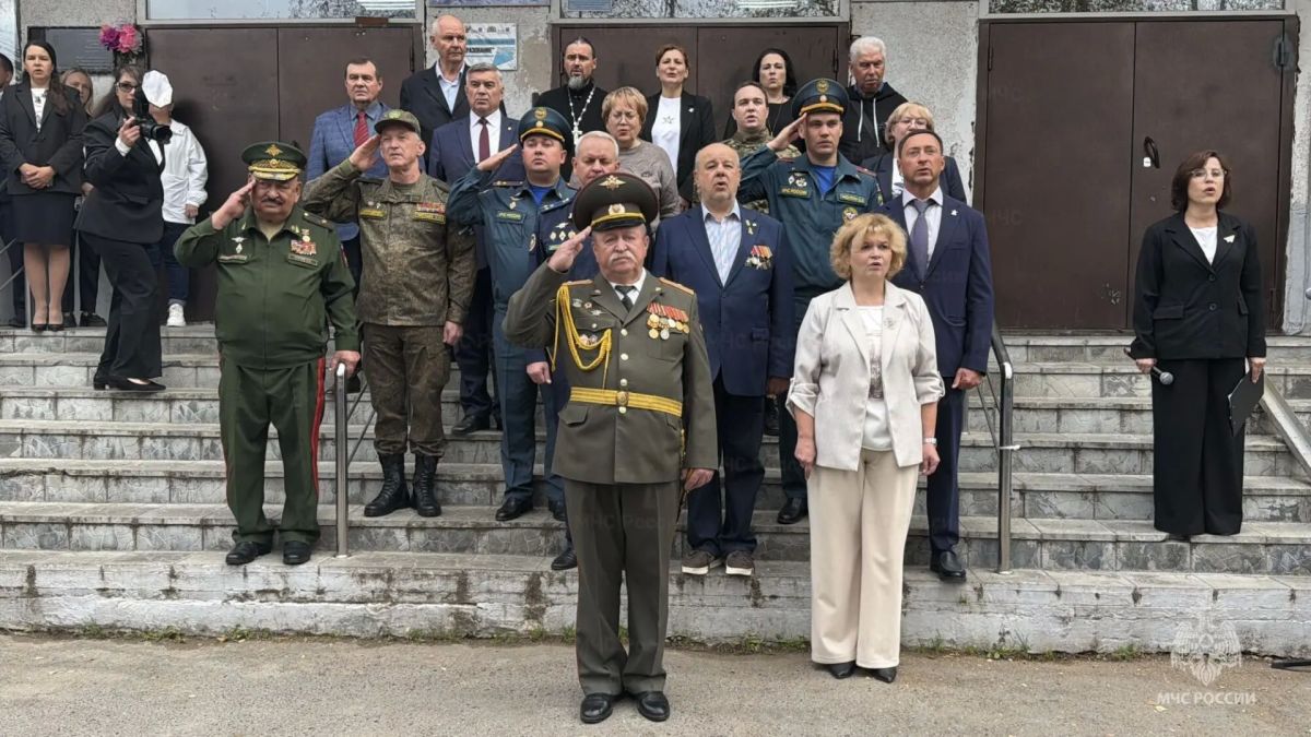 В уральском техникуме «Рифей» юные кадеты приняли клятву и получили первые погоны